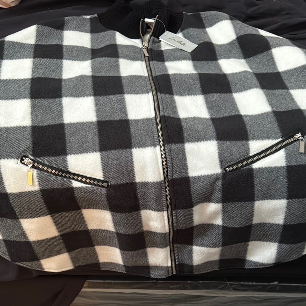 Le Moda one size fits all zip up Shaw poncho